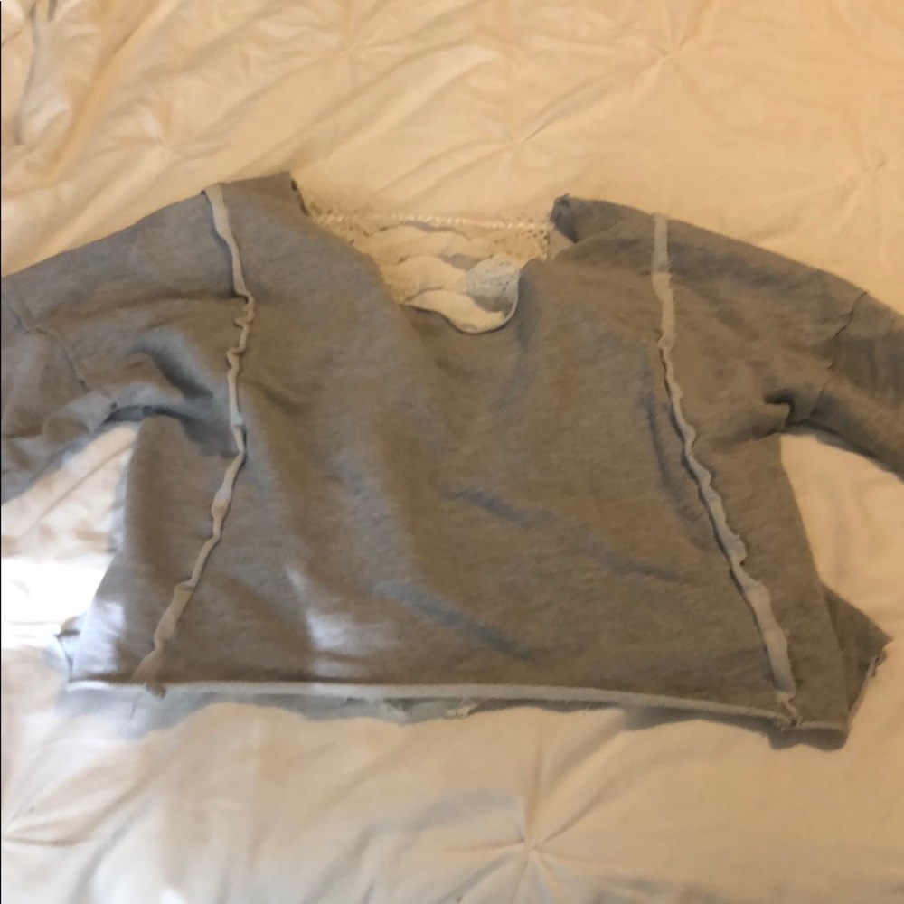 Cropped long sleeve sweatshirt w lace back
